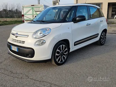 Begagnad Fiat 500L Lounge 95 HK (69 kW) 2013 Vit Minibuss