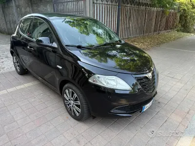 Usata Lancia Ypsilon Silver 69 CV (50 kW) 2015 Nero Utilitaria