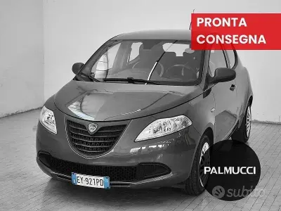 Usata Lancia Ypsilon Silver 69 CV (50 kW) 2015 Grigio Utilitaria