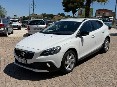 Usata Volvo V40 CC Momentum 120 CV (88 kW) 2015 Bianco Station wagon