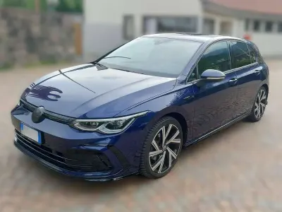 Usata VW Golf VIII R-line 150 CV (110 kW) 2022 Blu/azzurro Berlina