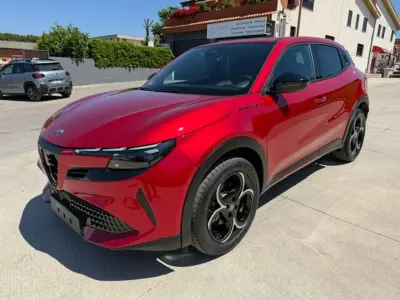 Nuova Alfa Romeo GT Junior Edizione Speciale 136 CV (100 kW) 2026 Rosso SUV