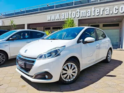 Usata Peugeot 208 Active 75 CV (55 kW) 2019 Bianco Utilitaria