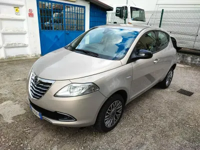 Usata Lancia Ypsilon 85 CV (62 kW) 2013 Grigio Utilitaria