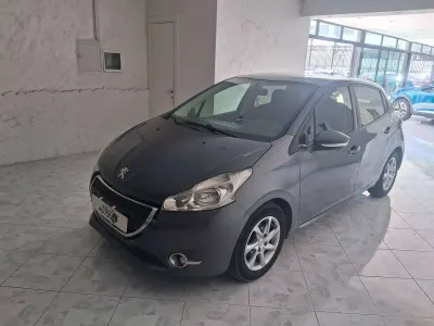 Usata Peugeot 208 Allure 82 CV (60 kW) 2014 Grigio Utilitaria