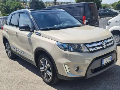 Usata Suzuki Vitara 120 CV (88 kW) 2017 Avorio tetto nero SUV