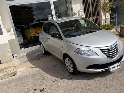 Usata Lancia Ypsilon 74 CV (54 kW) 2012 Bianco Utilitaria
