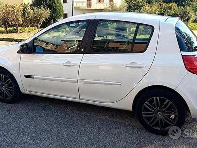 Usata Renault Clio III 70 CV (51 kW) 2011 Berlina