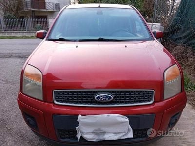 Usata Ford Fusion 2007 Rosso Utilitaria