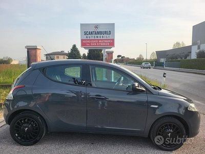 Usata Lancia Ypsilon 69 CV (50 kW) 2015 Grigio Utilitaria