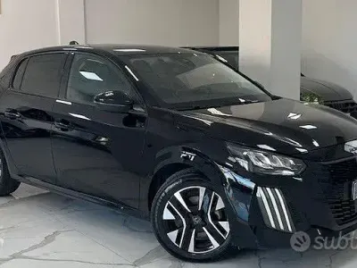 Usata Peugeot 208 Allure 101 CV (74 kW) 2025 Nero Utilitaria