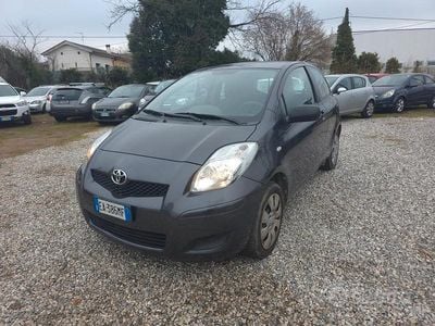 Grigio Usata 2010 Toyota Yaris Berlina | 3900 € (Buon prezzo)