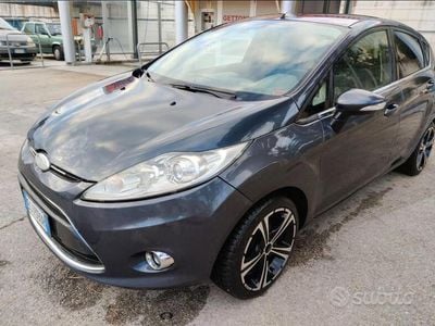 Usata Ford Fiesta 96 CV (70 kW) 2010 Marrone Utilitaria