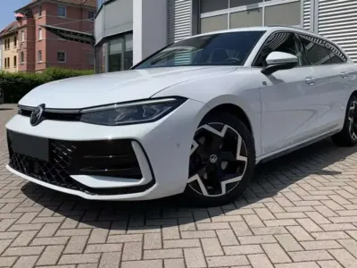 Usata VW Passat R-line 150 CV (110 kW) 2025 Bianco Station wagon