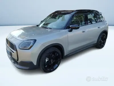 Usata Mini Countryman Classic 163 CV (119 kW) 2025 Argento metallizzato SUV