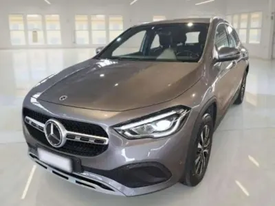 Usata Mercedes GLA250 Business 160 CV (117 kW) 2021 Grigio scuro SUV