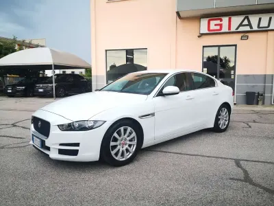 Usata Jaguar XE 179 CV (131 kW) 2017 Bianco Berlina