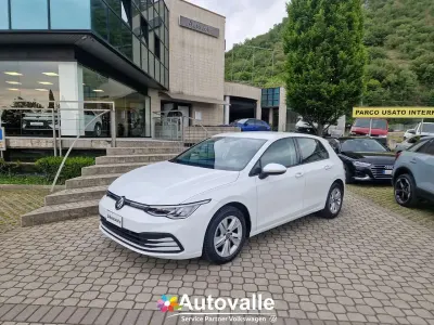 Usata VW Golf VIII Life 131 CV (96 kW) 2021 Bianco Berlina