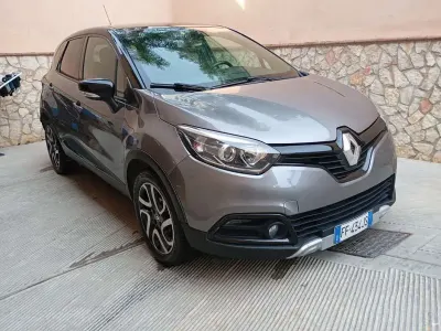 Usata Renault Captur Iconic 90 CV (66 kW) 2017 Grigio SUV