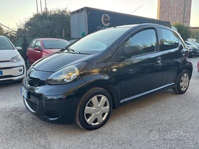 Usata Toyota Aygo Sol 68 CV (50 kW) 2010 Nero Utilitaria