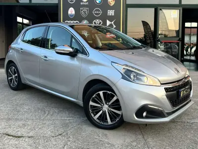 Usata Peugeot 208 Allure 99 CV (72 kW) 2018 Argento Utilitaria