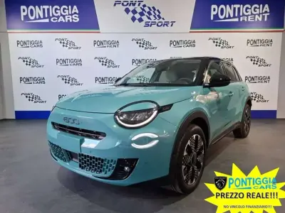 Nuova Fiat 600 La Prima 136 CV (100 kW) 2025 959b ceramic azure /tetto nero SUV