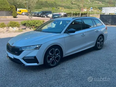 Usata Skoda Octavia RS 200 CV (147 kW) 2021 Bianco luna metallizzato Station wagon