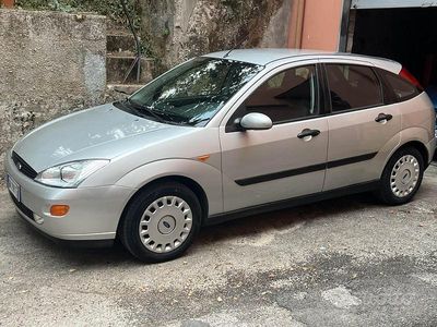 Usata Ford Focus Ambiente 90 CV (66 kW) 2001 Grigio Berlina