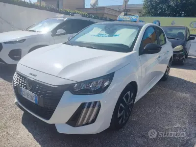 Usata Peugeot 208 Active 75 CV (55 kW) 2024 Bianco Utilitaria