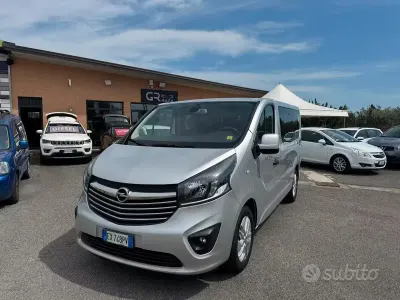 Usata Opel Vivaro Edition 140 CV (102 kW) 2015 Grigio Monovolume