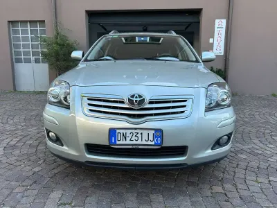 Usata Toyota Avensis 150 CV (110 kW) 2008 Grigio Station wagon