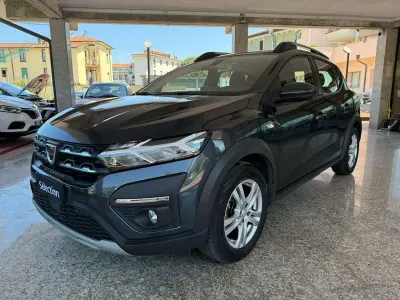 Usata Dacia Sandero Comfort 101 CV (74 kW) 2021 Grigio Berlina