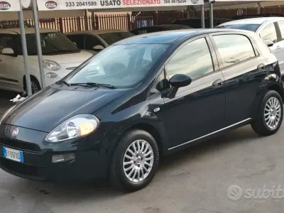 Usata Fiat Punto Street 77 CV (56 kW) 2015 Bluazzurro Utilitaria