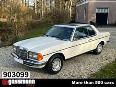 Begagnad Mercedes 280 156 HK (114 kW) 1978 Vit Sportkupé