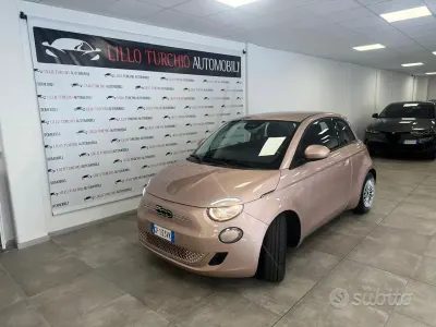 Usata Fiat 500e La Prima 42 kW (58 CV) 2023 Oro rosa Berlina