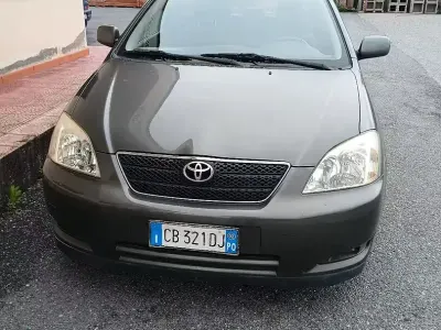 Usata Toyota Corolla 97 CV (71 kW) 2002 Grigio Berlina