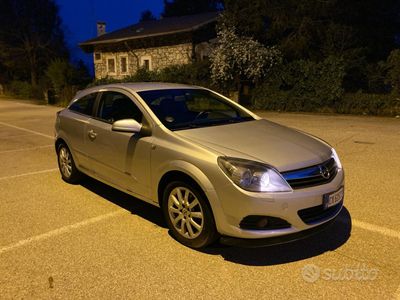 usata Opel Astra GTC 1.7 CDTI 101CV 3 porte