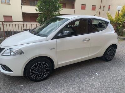 Usata Lancia Ypsilon 69 CV (50 kW) 2018 Bianco Utilitaria