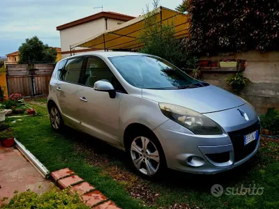 Usata Renault Scénic III 110 CV (80 kW) 2010 Grigio Monovolume