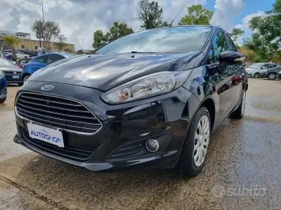 Usado Ford Fiesta 75 HP (55 kW) 2013 Preto Sedan