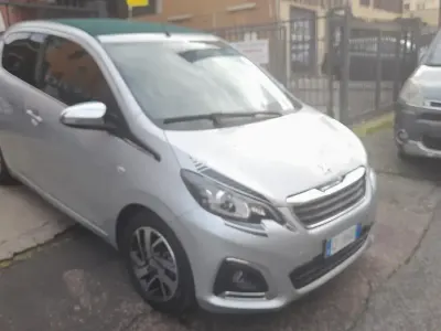 Usata Peugeot 108 Collection 72 CV (52 kW) 2021 Argento Berlina