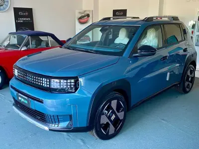 Nuova Fiat Grande Panda Icon 101 CV (74 kW) 2025 Blu Utilitaria