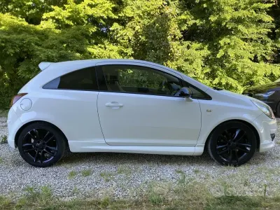 Usata Opel Corsa 90 CV (66 kW) 2009 Bianco Utilitaria