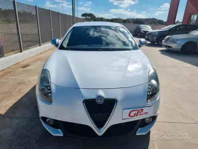 Begagnad Alfa Romeo Giulietta Progression 120 HK (88 kW) 2016 Vit Halvkombi