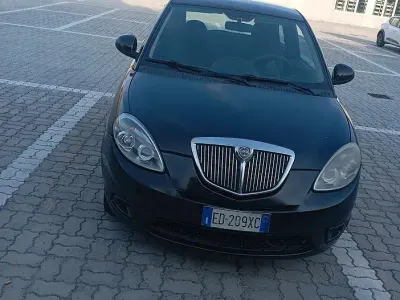 Usata Lancia Ypsilon Platinum 75 CV (55 kW) 2011 Nero Utilitaria