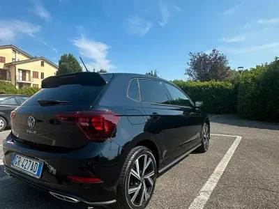 Usata VW Polo R-line 95 CV (69 kW) 2023 Nero Utilitaria