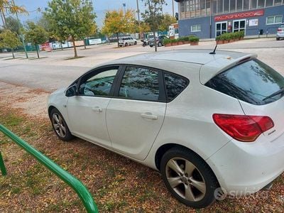 Usata Opel Astra 2011 Bianco Berlina