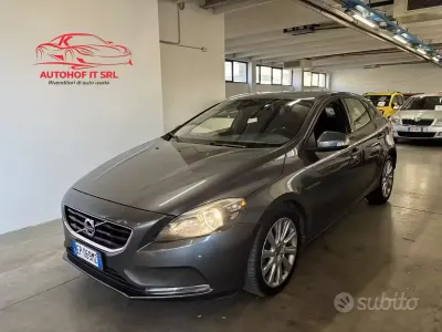 Gebraucht Volvo V40 Summum 115 PS (84 kW) 2012 Schwarz Kleinwagen