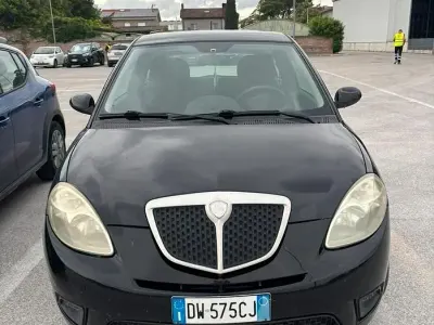 Usado Lancia Ypsilon Platinum 77 HP (56 kW) 2009 Citadino