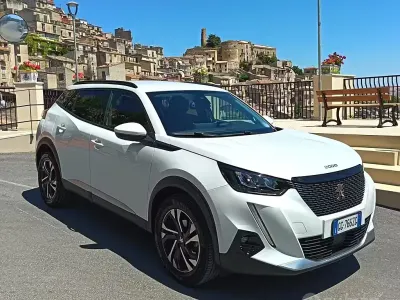 Usata Peugeot 2008 Allure 110 CV (80 kW) 2021 Bianco SUV